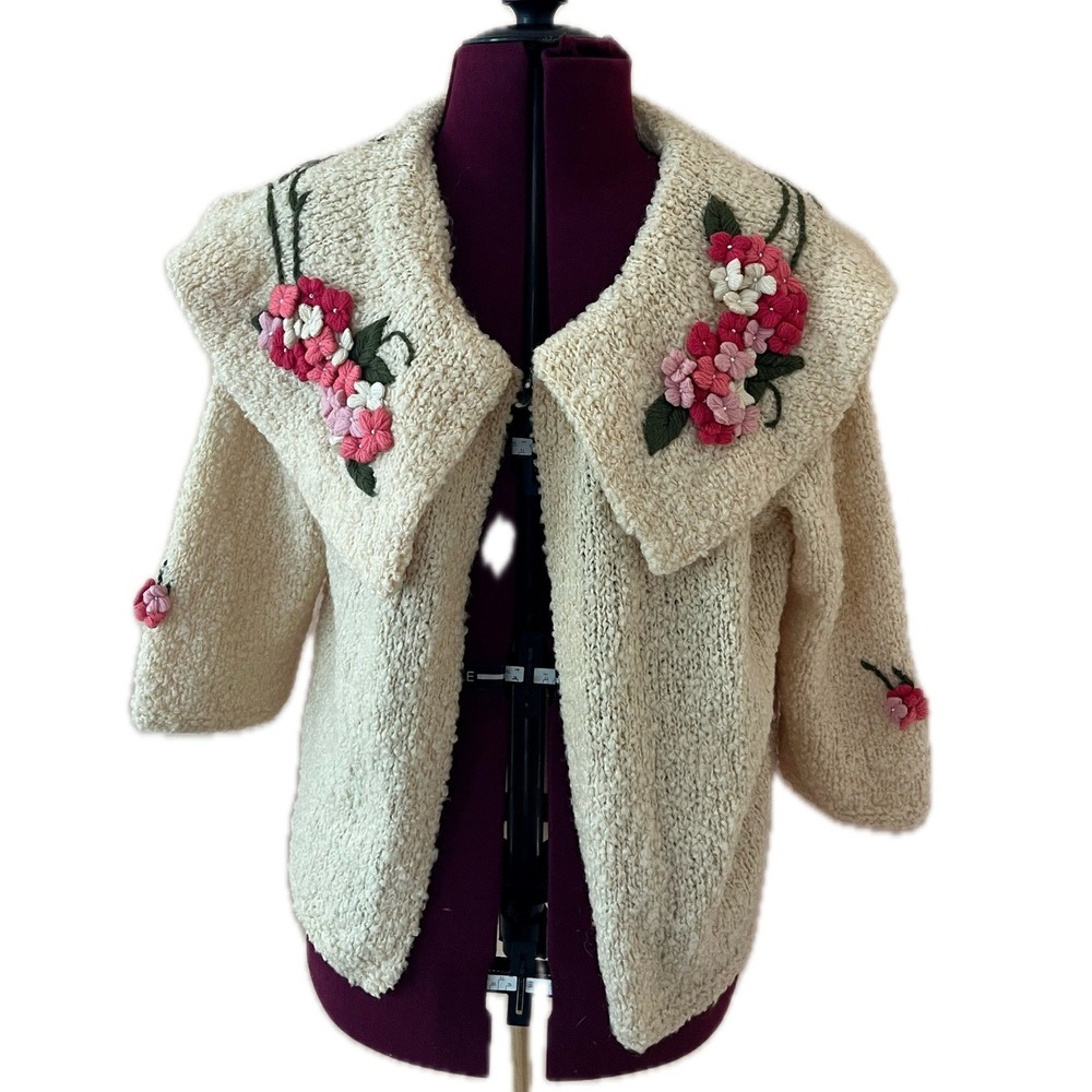Vintage 70s Handmade Cream Boucle Cardigan Floral Embroidery Shawl Collar Sz M
